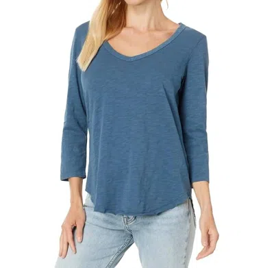 Mod-o-doc V-neck Curve Hem Tee In River Blue