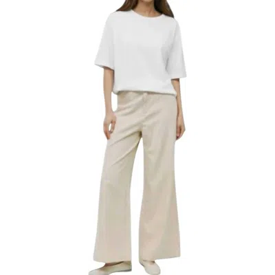 Mod Ref Daphne Top In Butter Yellow In White