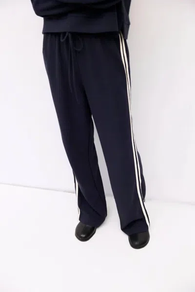 Mod Ref Jenny Waffle Track Pant In Navy In Blue