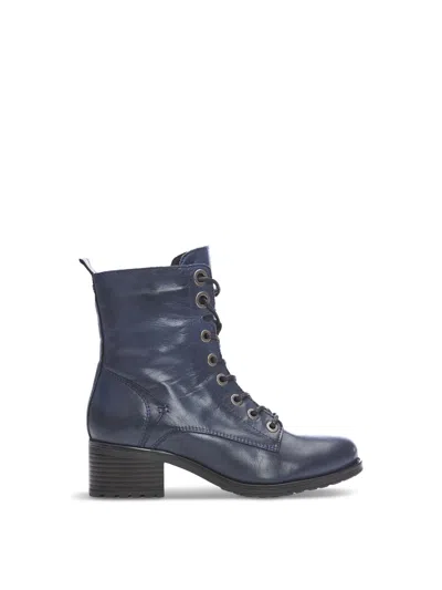 Moda In Pelle Bezzie Boots In Navy