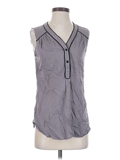 Pre-owned Modcloth Sleeveless T-shirt In Gray