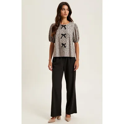 Modenaire Floral Puff-sleeve Crewneck Velvet Bow-accented Blouse In Neutral