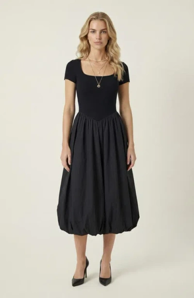Modenaire Short Sleeve Bubble Hem Midi Dress In Black