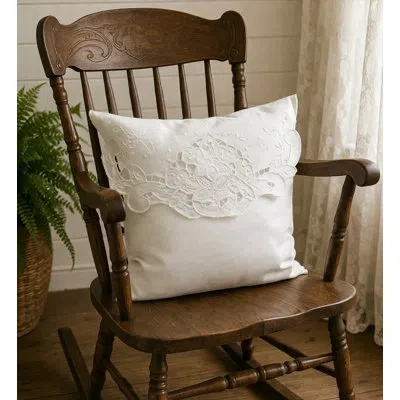 Modern Heirloom Tara Embroidered Vintage 2-piece Pillow Set In White