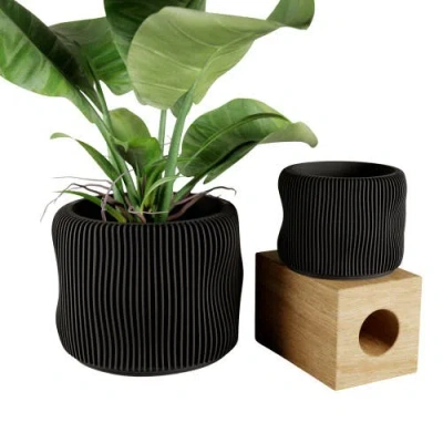 Modernized Pottery Bubbly Planter In Black