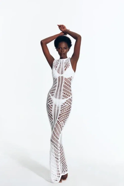 Moeva Luna In White