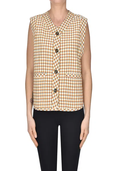 Moismont Checked Print Quilted Gilet In Neutral