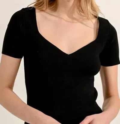 Molly Bracken Sweetheart Short Sleeve Top In Black