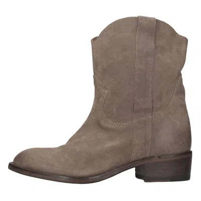 Moma Boots In Gray