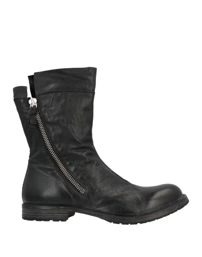 Moma Knee Boots In Black