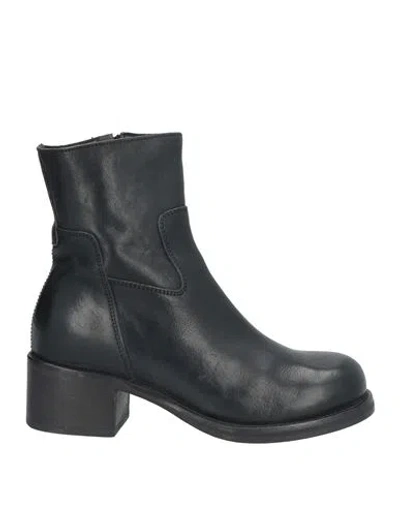 Moma Woman Ankle Boots Black Size 7.5 Leather