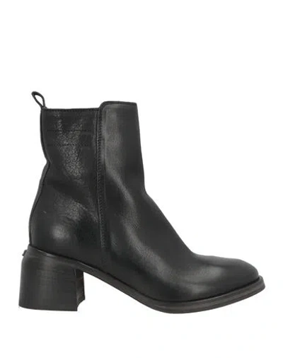 Moma Woman Ankle Boots Black Size 8 Leather