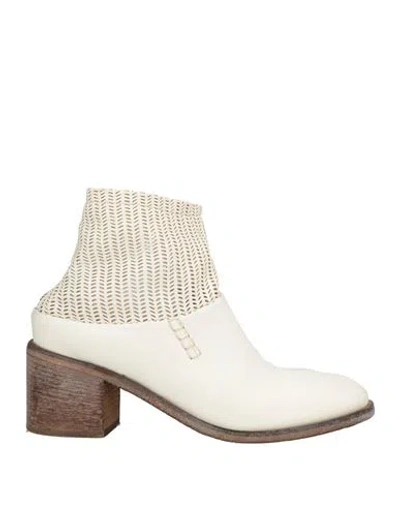 Moma Woman Ankle Boots White Size 8 Leather