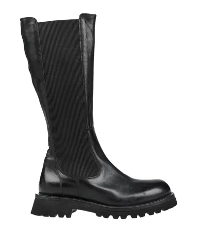 Moma Knee Boots In Black