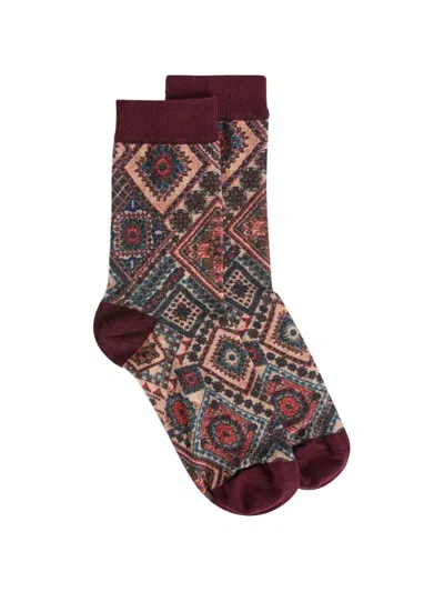 Momoní Nanami Printed Socks In Burgundy