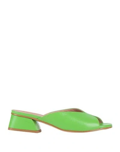 Momoní Woman Sandals Lime Green Size 8 Leather