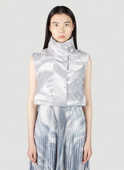 Moncler X Hyke Vanilis Abstract-print Cropped Gilet In Gray