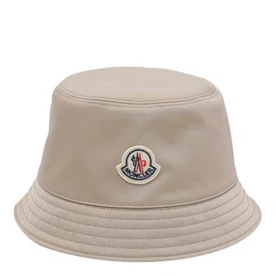 Moncler Beige And Blue Reversible Logo Bucket Hat In Pattern