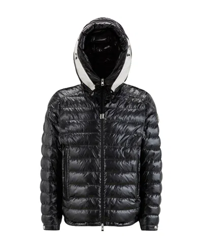Moncler Akinari Short Down Jacket In Black