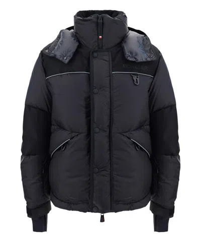 Moncler Logo Patch Hooded Padded Jacket In Black