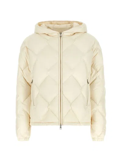 Moncler Arvouinne Hooded Triangle-quilted Short Down Jacket In White