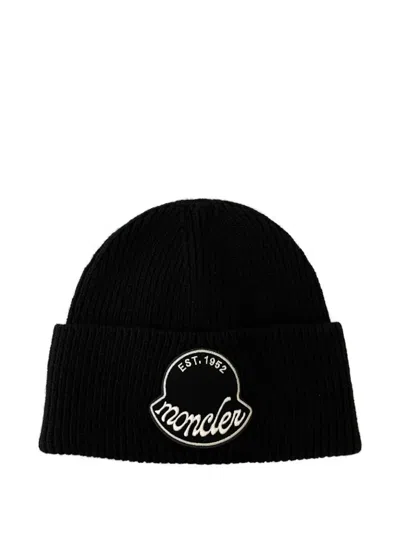 Moncler Beanie With Logo Patch In Black