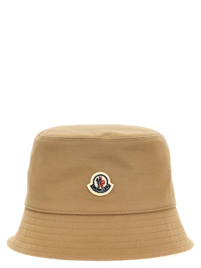 MONCLER BEIGE LOGO BUCKET HAT