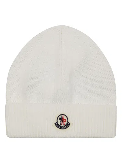 Moncler Berretto Logo In White