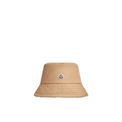 Moncler Bob En Teddy Et Coton Réversible In Beige