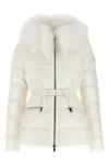 Moncler Doudoune Courte À Capuche Bordée De Shearling Boed In White