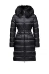 Moncler Doudoune Longue À Capuche Bordée De Shearling Boedic In Black