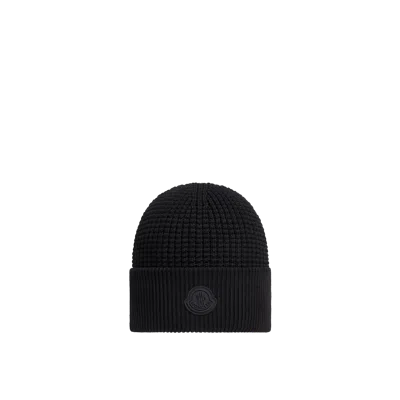 Moncler Knitted Beanie Hat With Logo Patch In Black