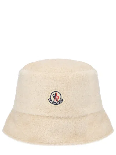 Moncler Bucket Hat Teddy Effect In Neutral