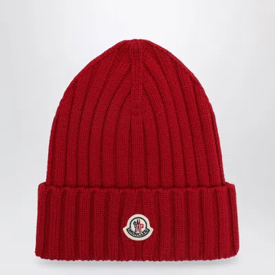 MONCLER MONCLER CABLE-KNIT WOOL BEANIE WITH LOGO IN BURGUNDY