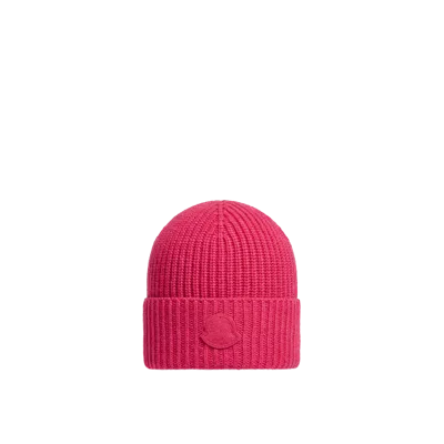 Moncler Logo Patch Ribbed Beanie In Pink