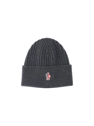 Moncler Cashmere Logo Beanie In Gray