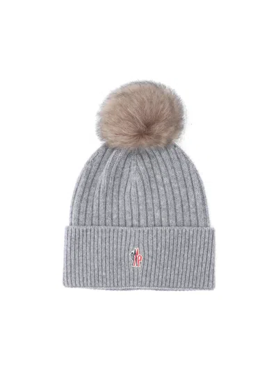 Moncler Cashmere Logo Beanie In Gray