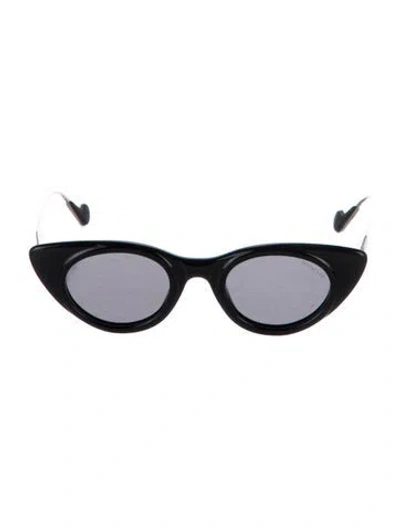 Pre-owned Moncler Cat-eye Tinted Sunglasses In Black