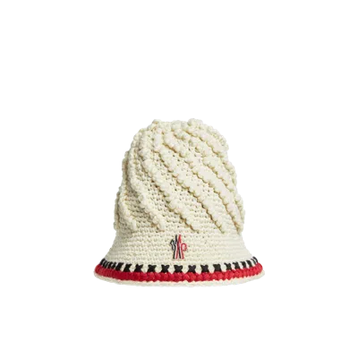 Moncler Chapeau En Laine Tricoté À La Main In White