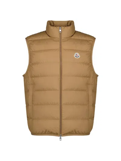 Moncler Contrin Quilted Gilet In Neutral