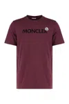 Moncler Mens Miscellaneous Flocked-logo Badge Short-sleeve Cotton-jersey T-shirt Xxl In Burgundy