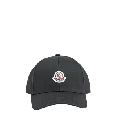 Moncler Curved Brimmed Cap In Black