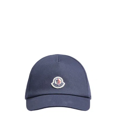 Moncler Curved Brimmed Cap In Blue