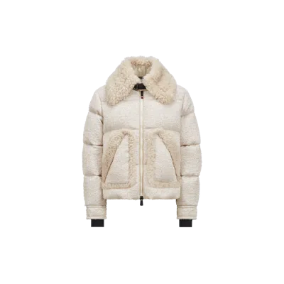 Moncler Doudoune Courte Stowe En Shearling Bouclé In Beige