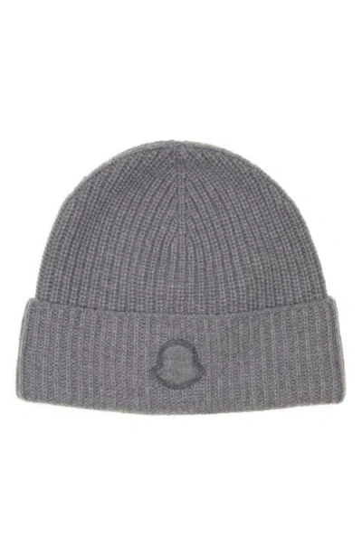 Moncler Edit Logo Embroidered Cashmere Beanie In Gray