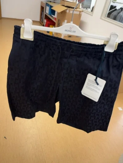 Moncler Elastic Waist Shorts In Black