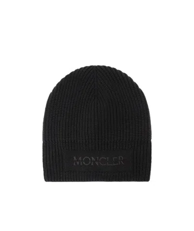Moncler Embroidered-logo Knitted Beanie In Black