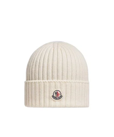 Moncler Enfant Logo Patch Knitted Beanie In White