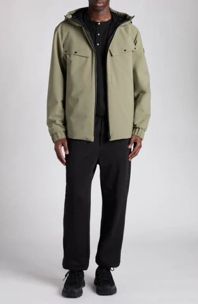 Moncler Escurays Down Jacket In Green