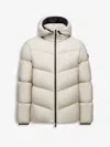 Moncler Doudoune Courte À Capuche Forez In Sand